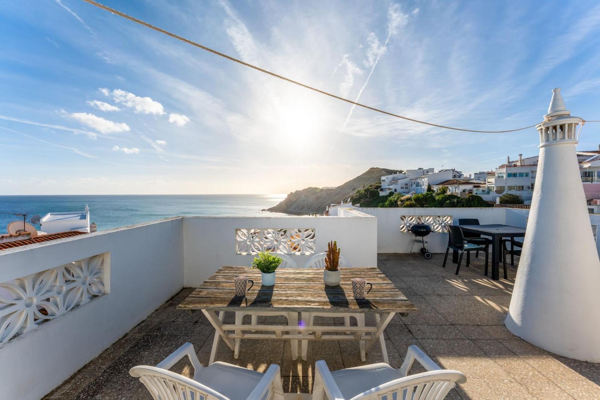 Comfy Flat W/ Rooftop Beach View By Lovelystay Burgau Exterior photo