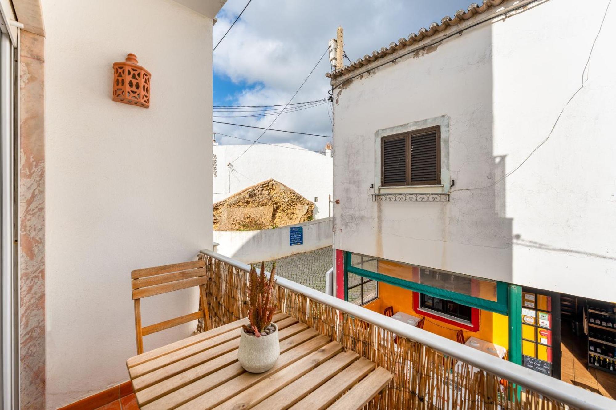 Comfy Flat W/ Rooftop Beach View By Lovelystay Burgau Exterior photo
