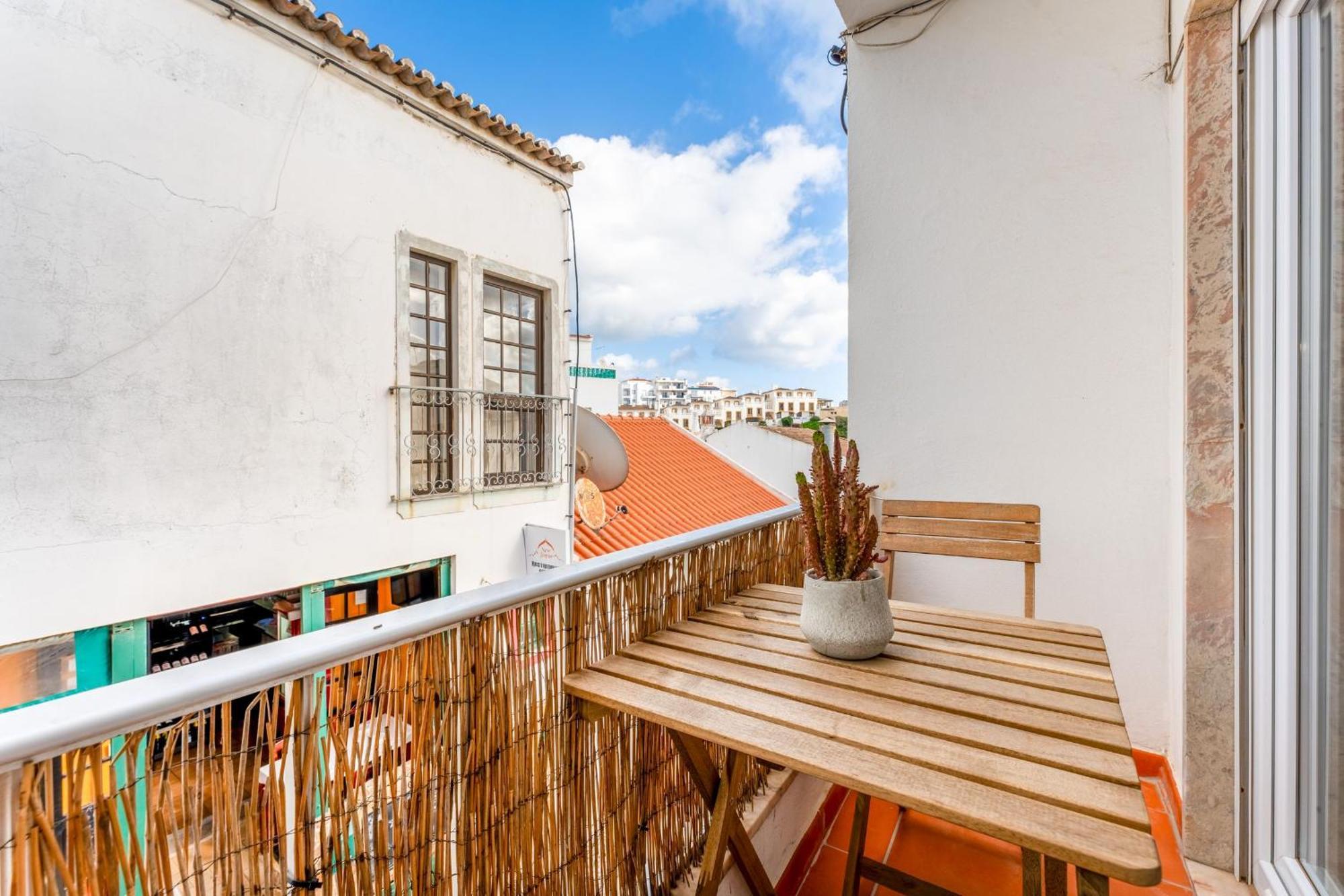 Comfy Flat W/ Rooftop Beach View By Lovelystay Burgau Exterior photo